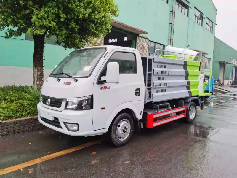 東風(fēng)途逸   藍牌 多功能抑塵車